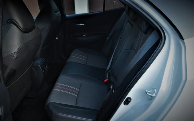 Toyota Corolla cena 94900 przebieg: 33000, rok produkcji 2020 z Drezdenko małe 667